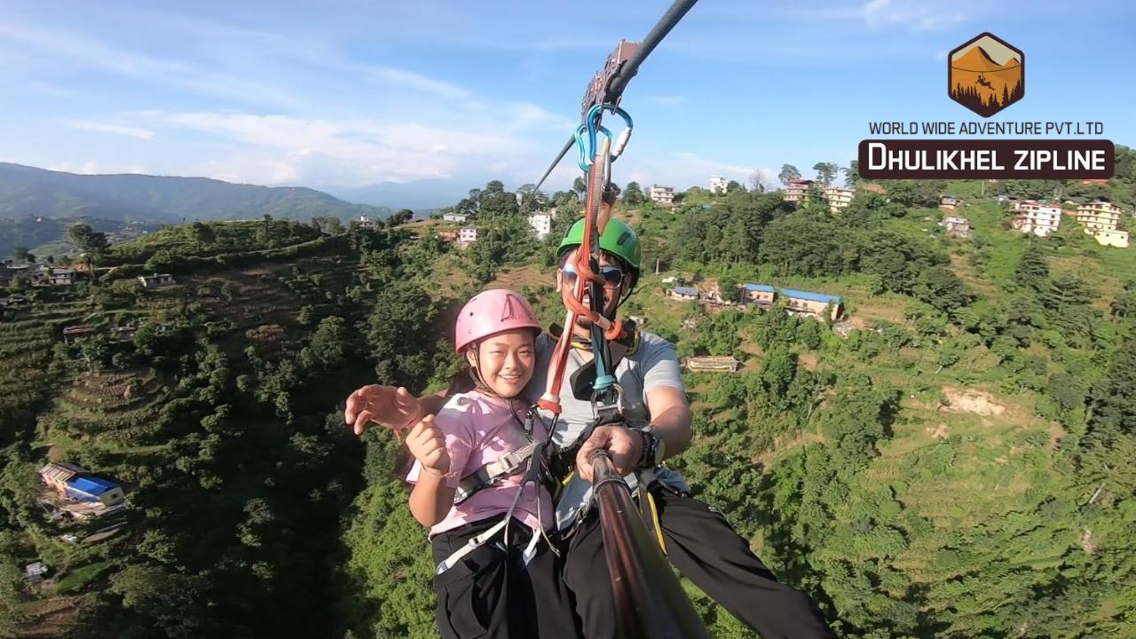 Looniva Guest House ラリトプル エクステリア 写真